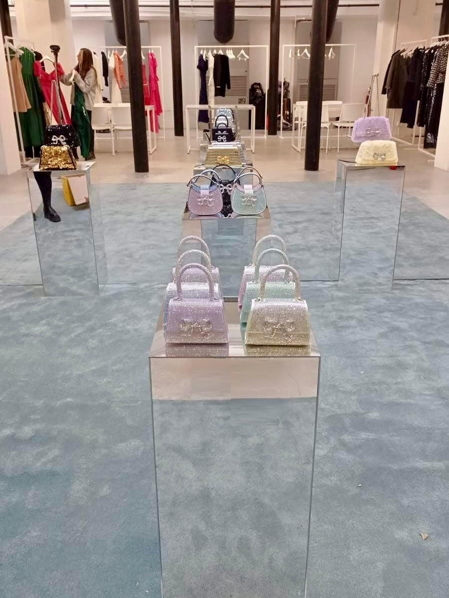 Plinth rental paris - Custom Designed Plinths Hire for Fashion Week & Luxury Brands