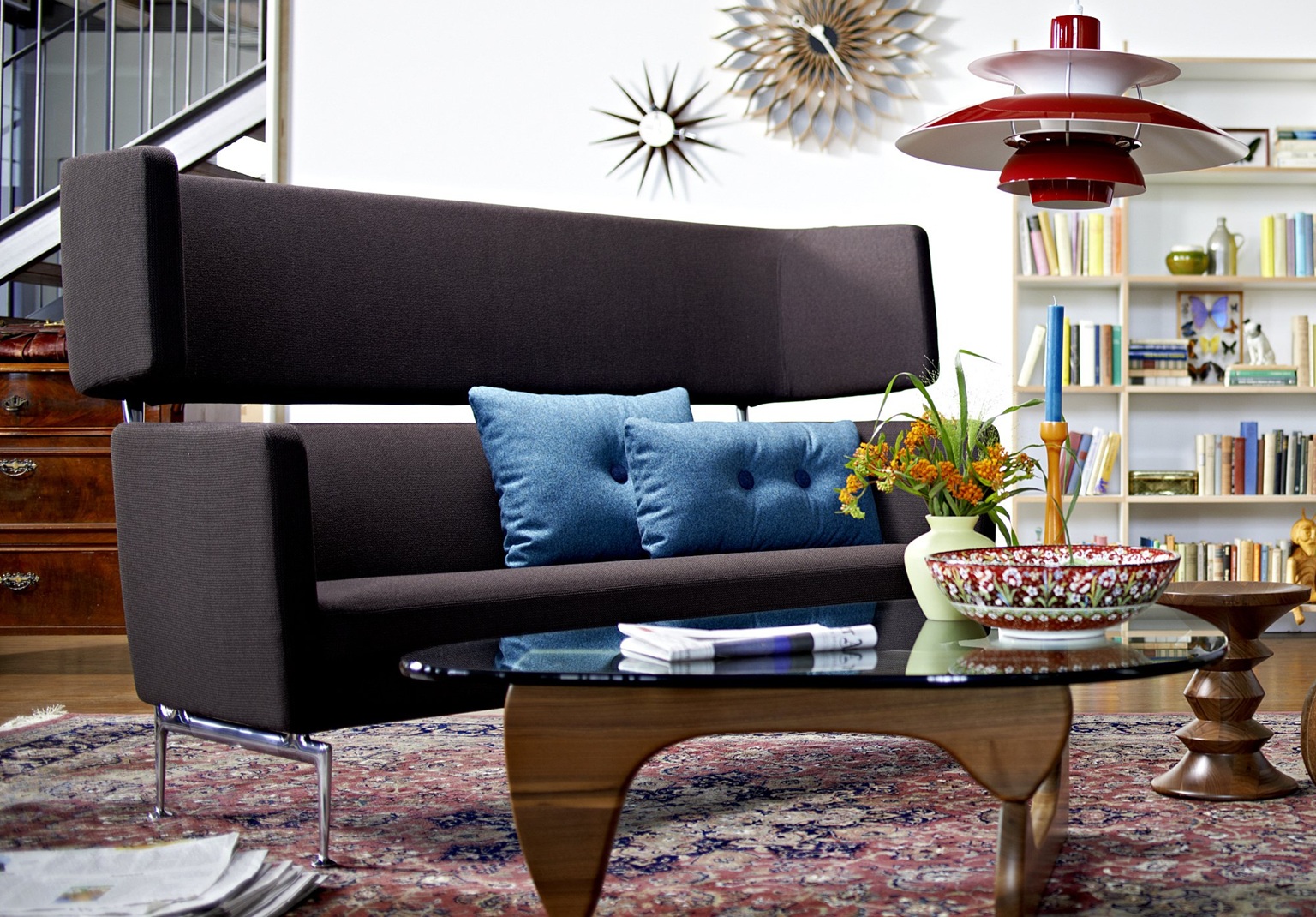 At Maison De Lafaix, we offer high-end furniture rental and prop sourcing in Paris for the film, television, and advertising industries. Our collections are curated to meet the expectations of premium productions, creative agencies, and set designers seeking refined, camera-ready environments.