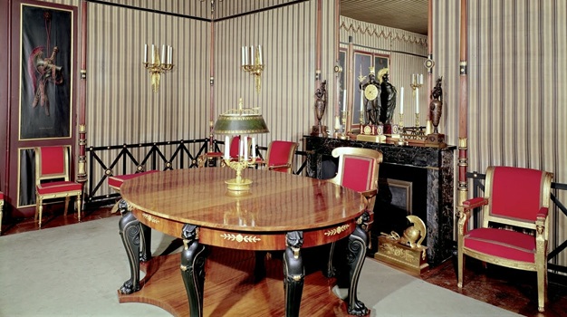 Maison De Lafaix, we offer high-end furniture rental and prop sourcing in Paris for the film, television, and advertising industries. Our collections are curated to meet the expectations of premium productions, creative agencies, and set designers seeking refined, camera-ready environments.