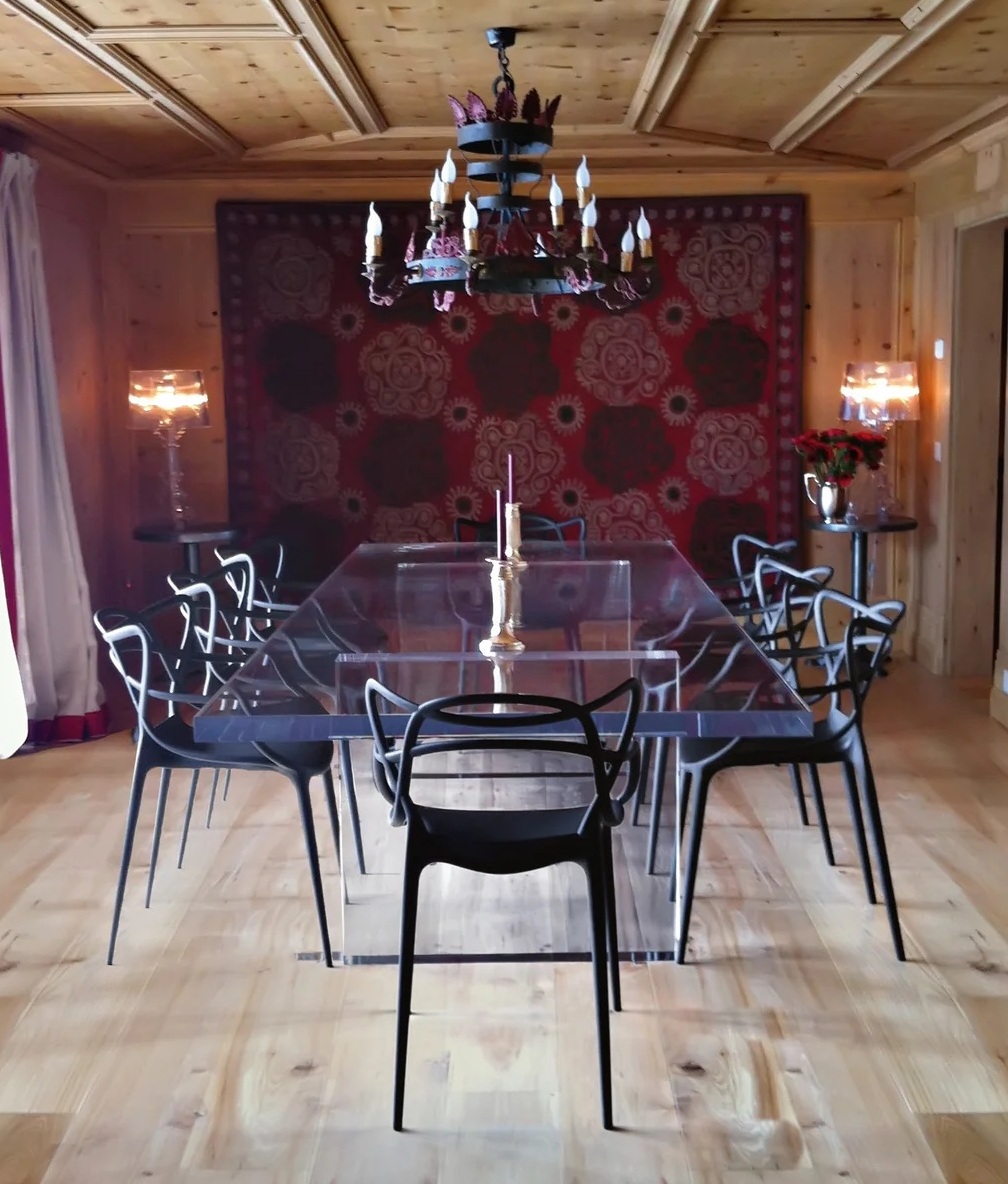 Maison De Lafaix, we offer high-end furniture rental and prop sourcing in Paris for the film, television, and advertising industries. Our collections are curated to meet the expectations of premium productions, creative agencies, and set designers seeking refined, camera-ready environments.